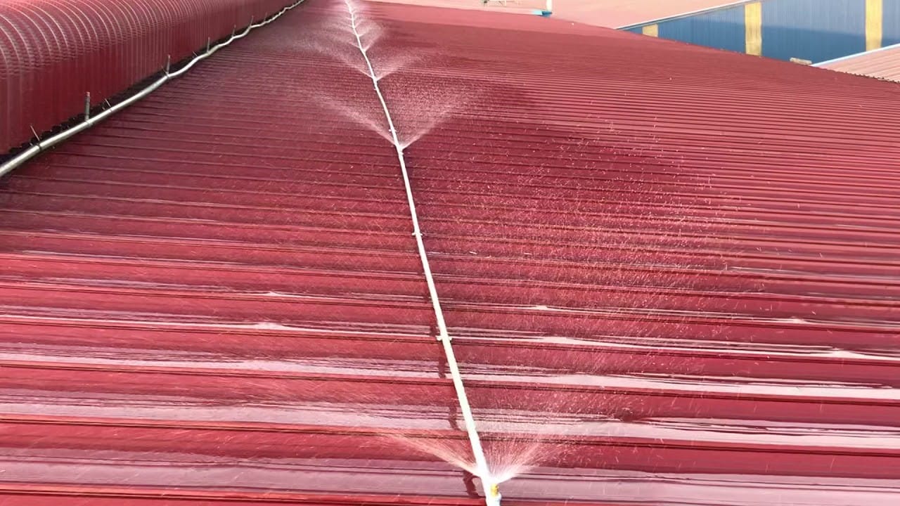 Phun nước chống nóng cho mái tôn