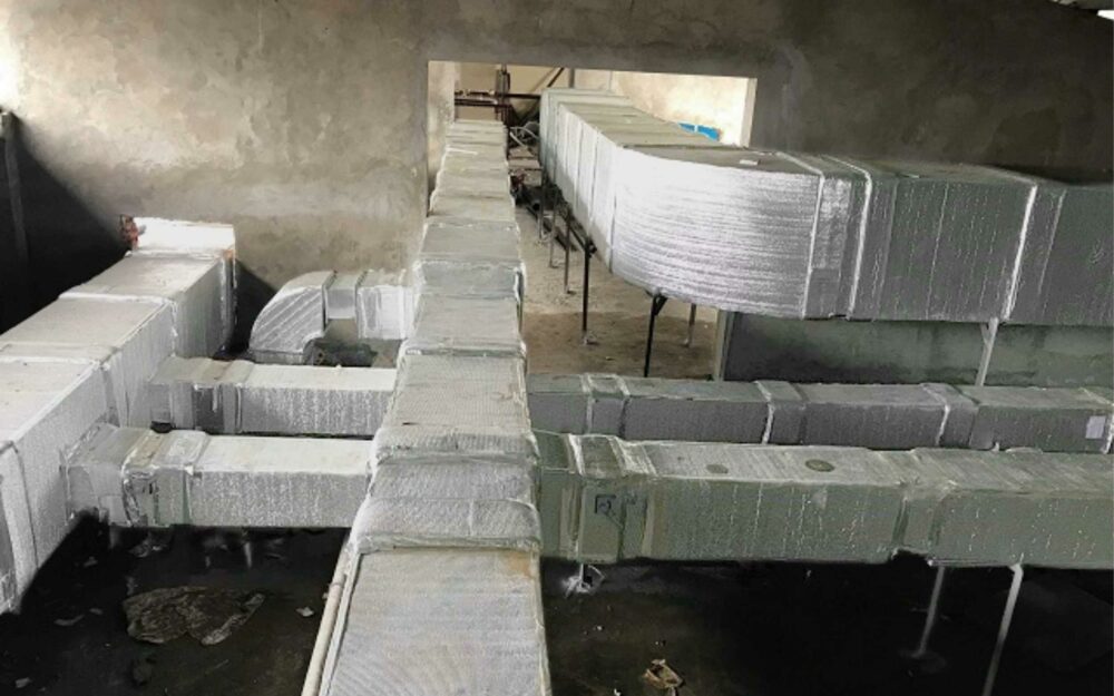 Xốp PE dán keo – Giải pháp rút ngắn thời gian lắp đặt hệ thống HVAC 5 bảo ôn ống gió bằng xốp pe