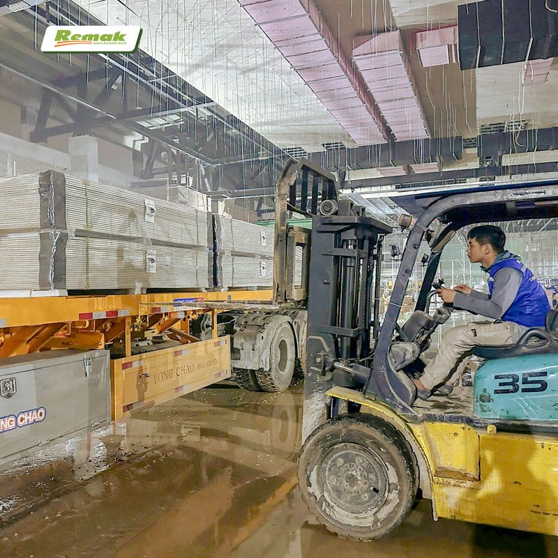 Remak luôn tận tâm giao hàng tới công trình không kể ngày đêm