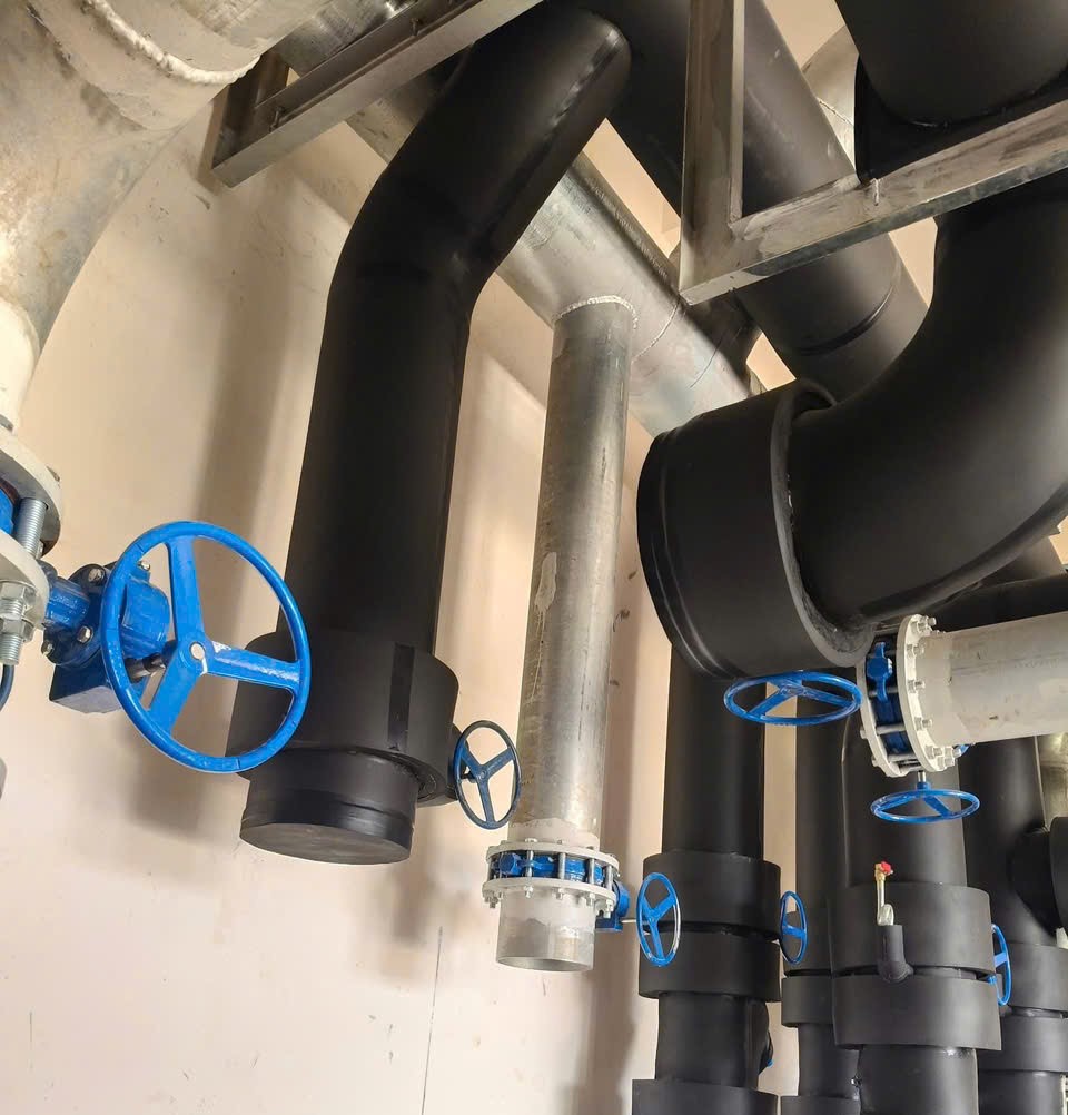 Nên chọn xốp PE hay cao su lưu hóa cho hệ thống HVAC dân dụng? 8 Cao su lưu hóa bảo ôn HVAC hiệu quả