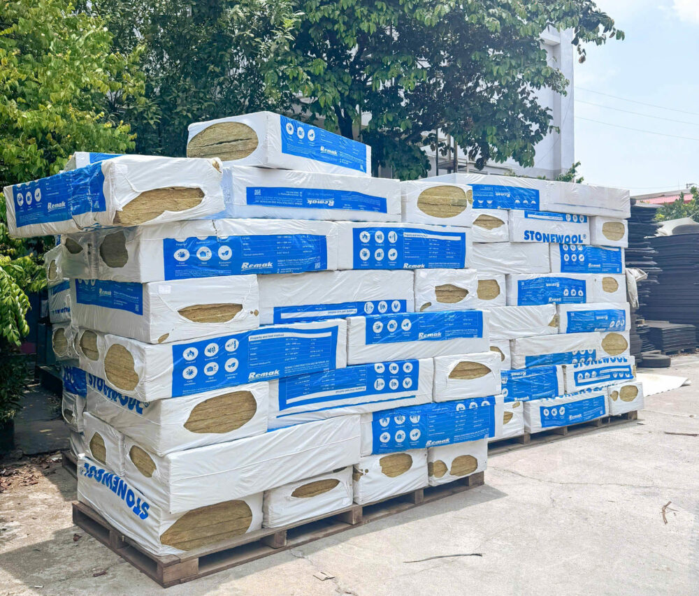 Remak Stonewool được sắp thành kiện, dễ vận chuyển và thi công