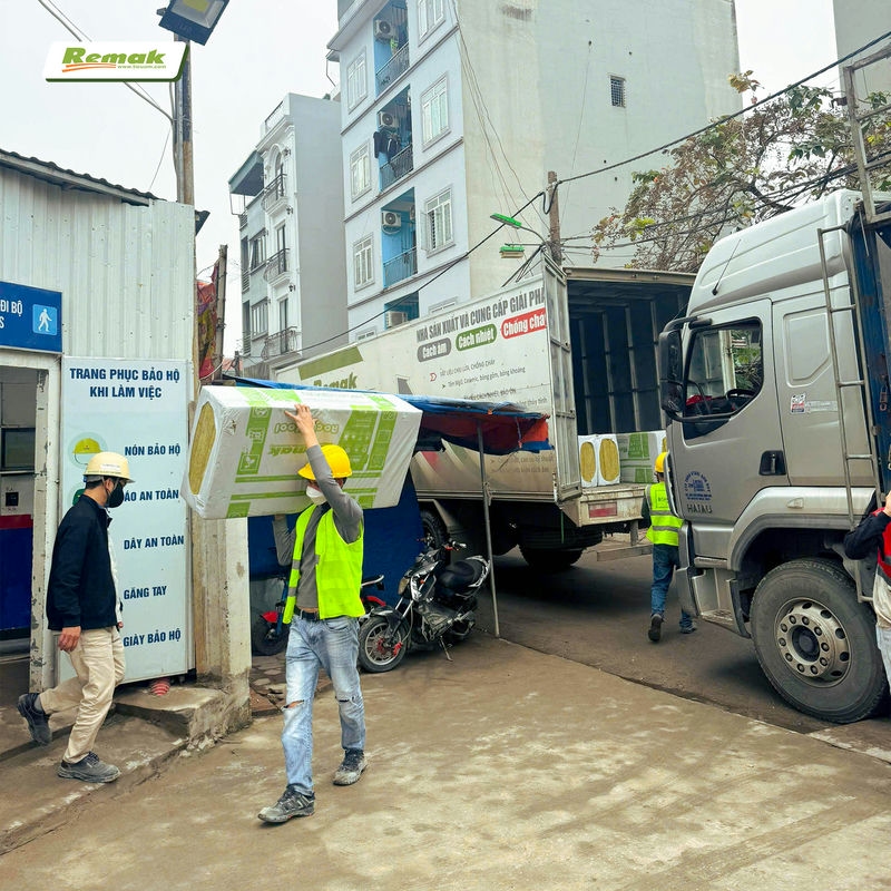 Đừng để hỏa hoạn và tiếng ồn phá hỏng công trình: Giải mã sức mạnh cách âm 0.95 NRC và chống cháy EI 180 của Bông khoáng Rockwool Remak 6 2